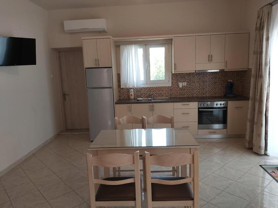 Konstantinos Apartments أموديا الغرفة الصورة